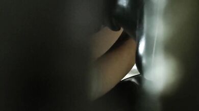 四月新流出厕拍大神猫眼原创偷拍美女尿尿颜值大学生美女白金戒指美女逼痒痒不停的扰