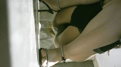 KTV女厕全景偷拍27位漂亮的小姐姐各种极品美鲍鱼 (1)